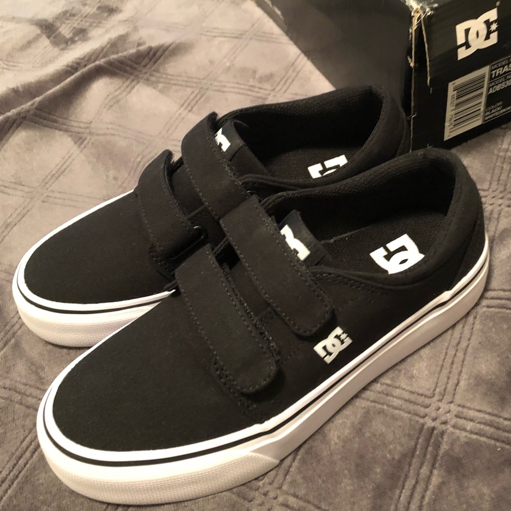 NIB DC shoes Trase V black/white Velcro shoes 3.5